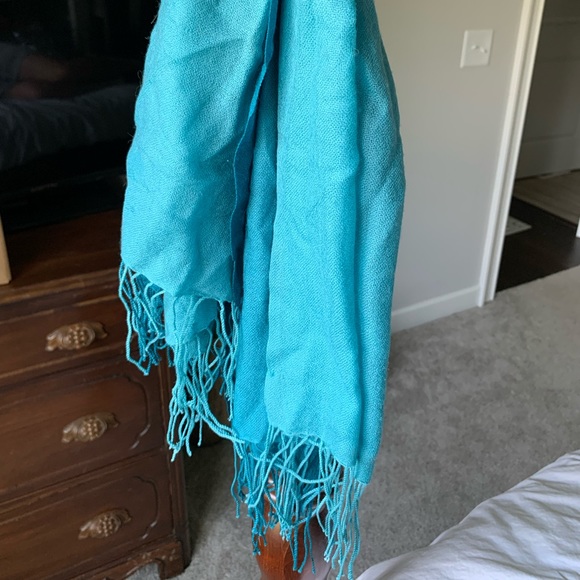 Blue Ombré Fringe Scarf - Picture 5 of 7